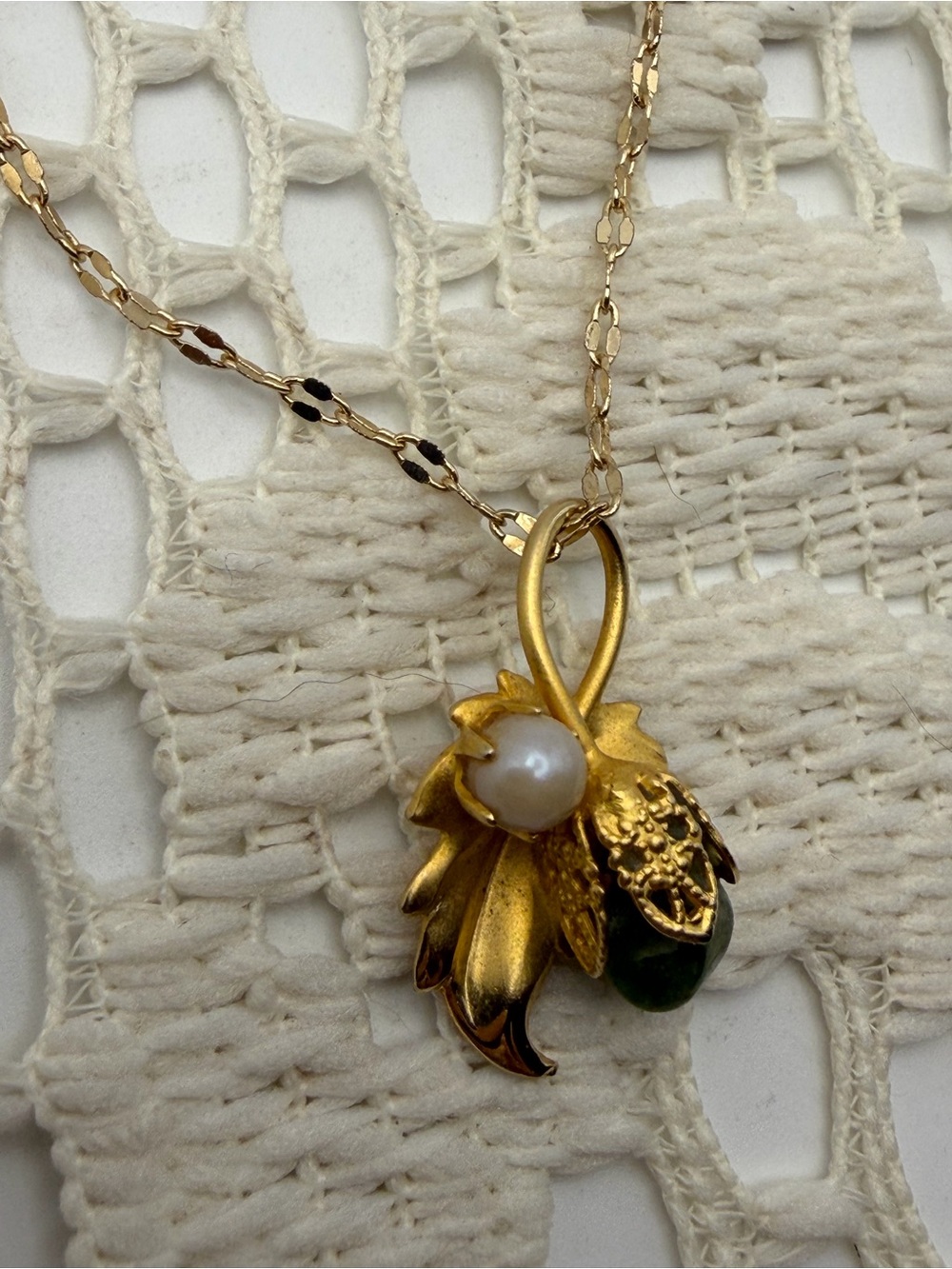 Gold Leaf Filigree Cap Green Stone Pearl Pendant Bracelet